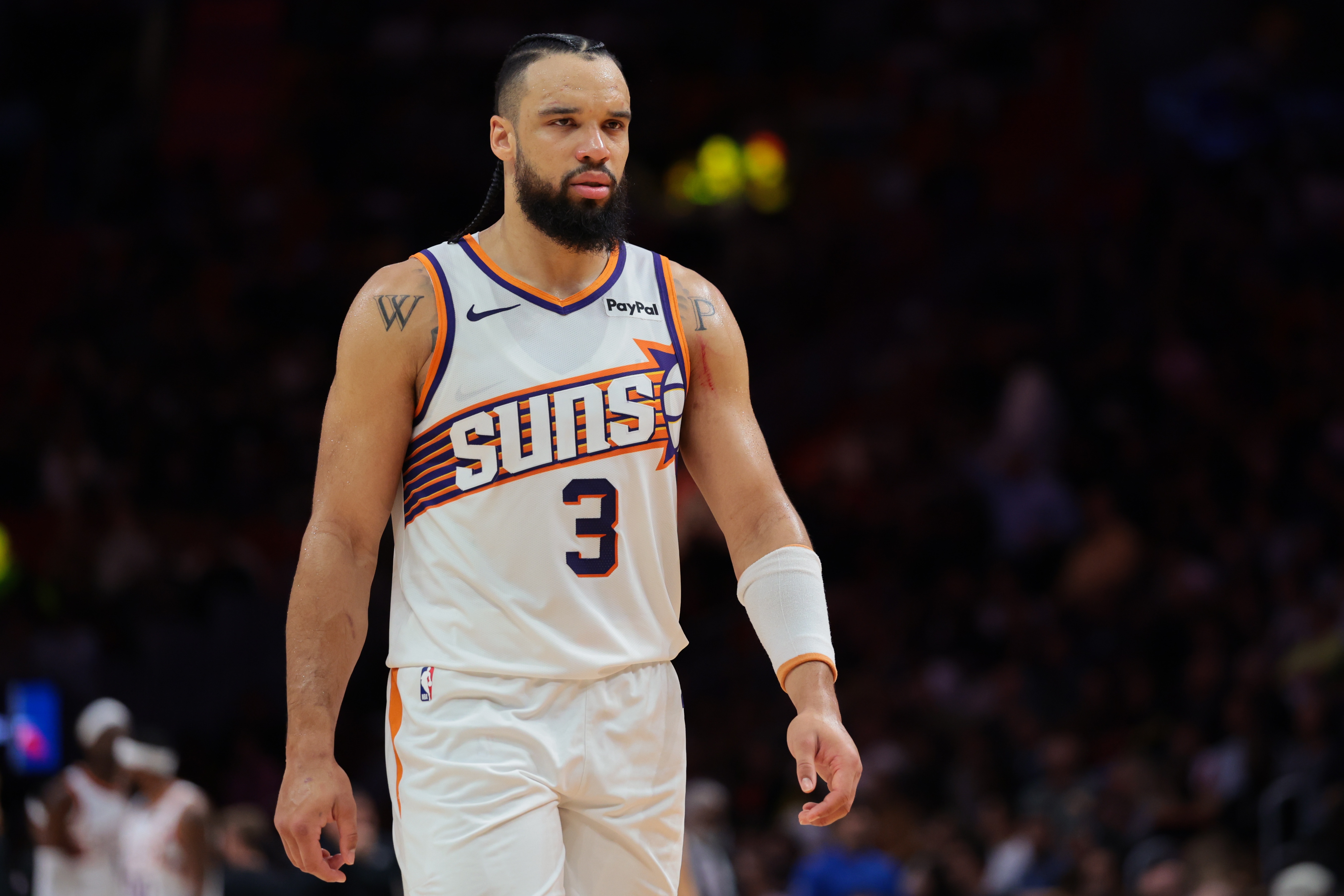 世界杯高清直播入口-不太行！狄龙复出13投仅4中拿到9分5板有5犯规 三分3中1